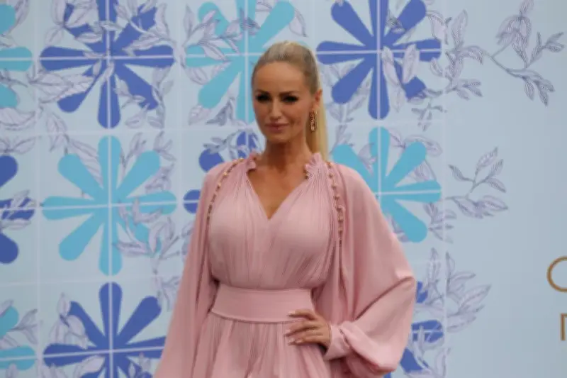 Adrianna Karembeu dément fermement les accusations de son ex-mari lors d'un divorce houleux