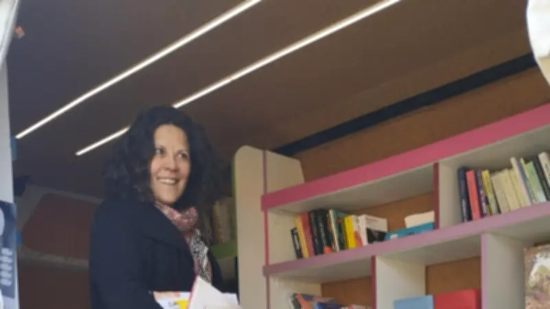Agathe Valière inaugure son nouveau camion librairie à Montlaur