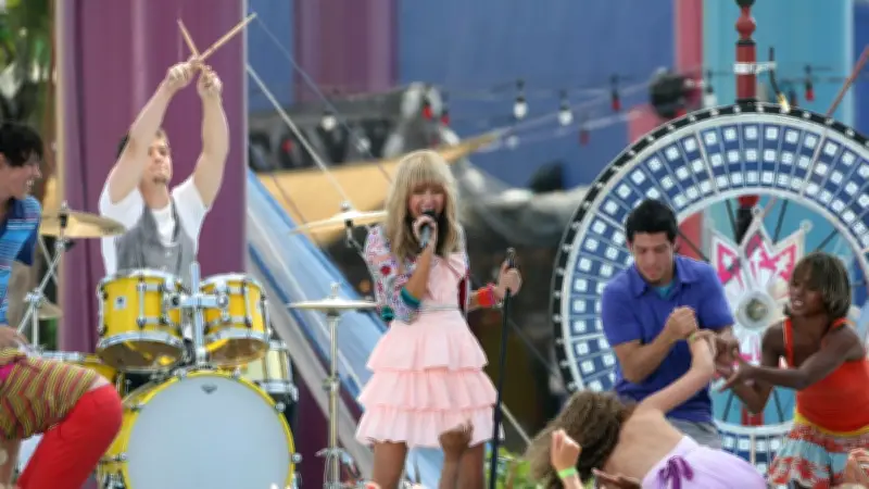 Airbnb célèbre les 20 ans d'Hannah Montana avec des nuits gratuites à Malibu