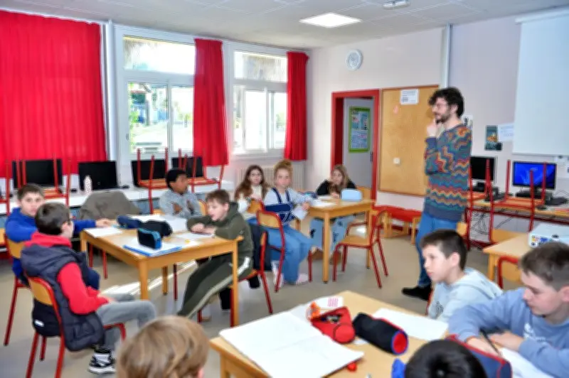 Alex Sourrisseau anime des ateliers d'écriture poétique au collège de Hagetmau