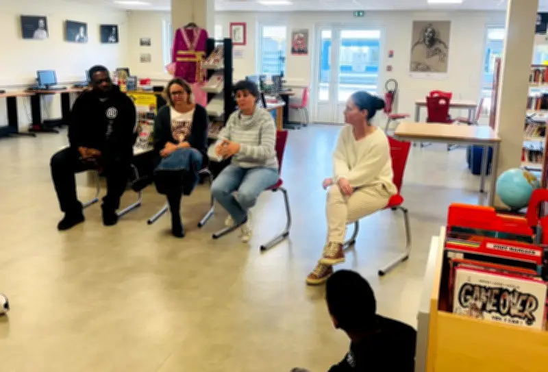 Alexandra Sarragot sensibilise des collégiens au harcèlement avec son exposition