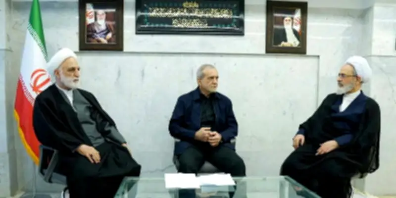 Ali Khamenei : de militant à Guide suprême, l'ascension d'un homme de second rang