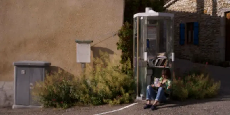 Allô la France : la mythologie oubliée des cabines téléphoniques