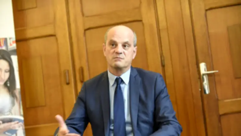 Allocation de rentrée scolaire : Blanquer évoque des achats d'écrans plats, la CAF dément