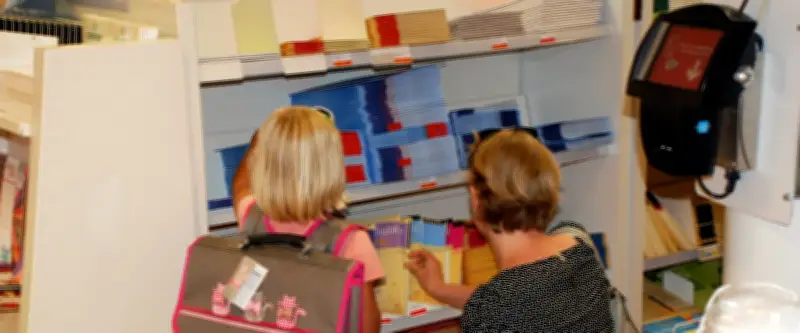 Allocation de rentrée scolaire : vers des bons d'achat pour lutter contre les détournements ?