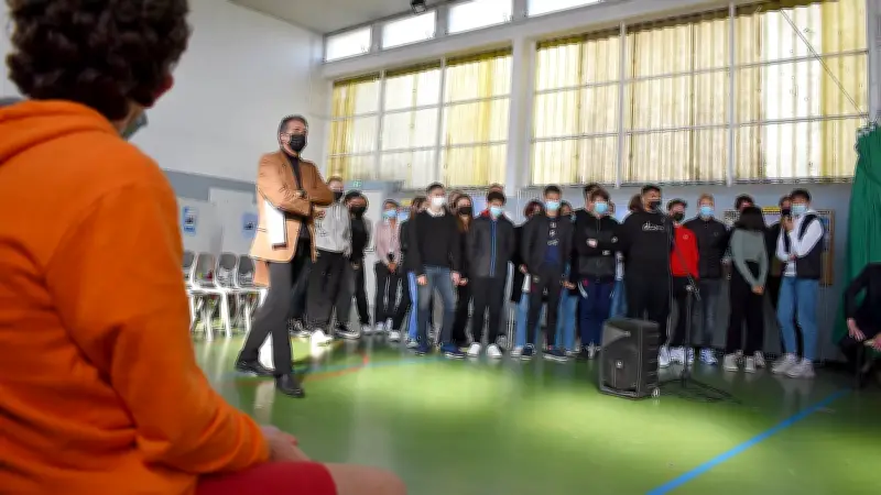 Alès : Gilles Roumieux et ses élèves rendent hommage à Samuel Paty un an après