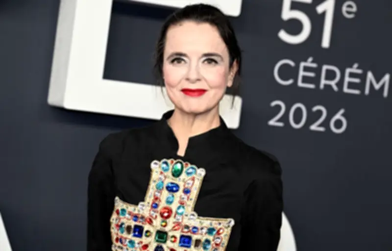 Amélie Nothomb dévoile son 34e roman L'adolescence du perroquet pour la rentrée littéraire