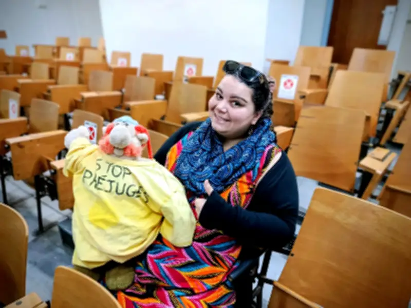 Anaïs Le Menaheze : son combat contre les préjugés sur l'obésité à vélo avec sa poule Plume