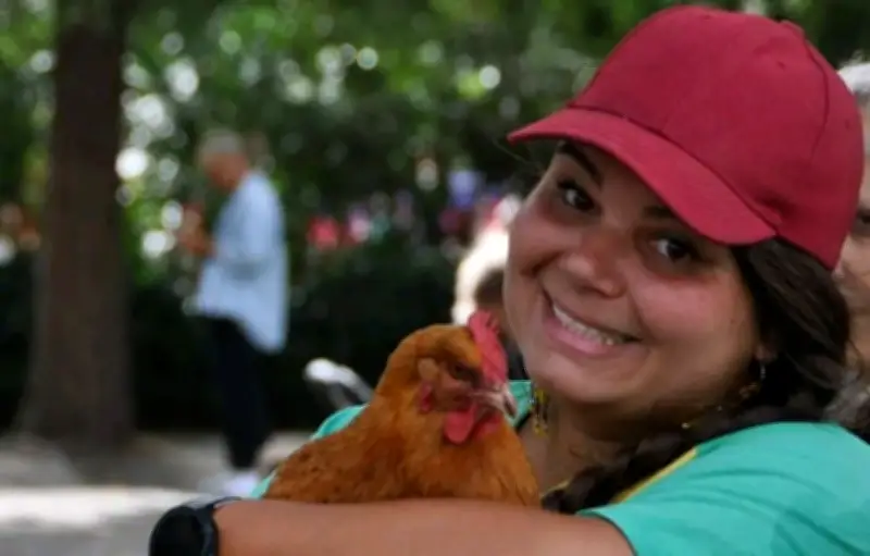 Anaïs Le Ménahèze, 33 ans, milite contre la grossophobie avec son association et ses voyages à vélo