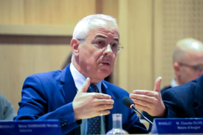 Anglet : installation du nouveau conseil municipal après la réélection de Claude Olive