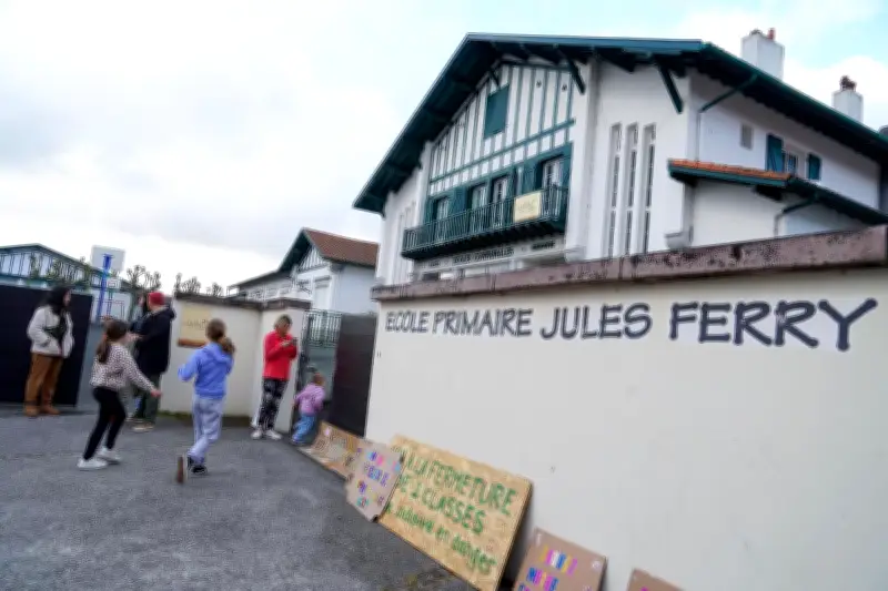Anglet : Mobilisation des parents contre la fermeture de classes à l'école Jules-Ferry