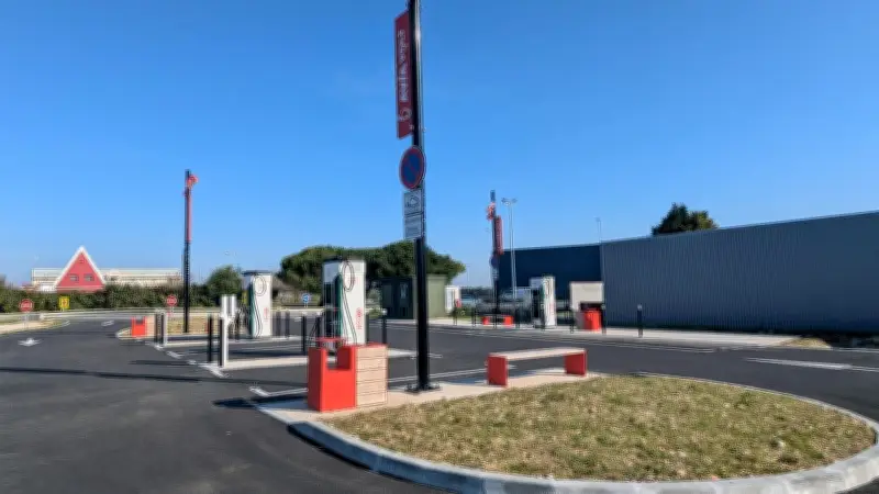 Angoulins inaugure une station Avia avec trois bornes rapides 360 kW