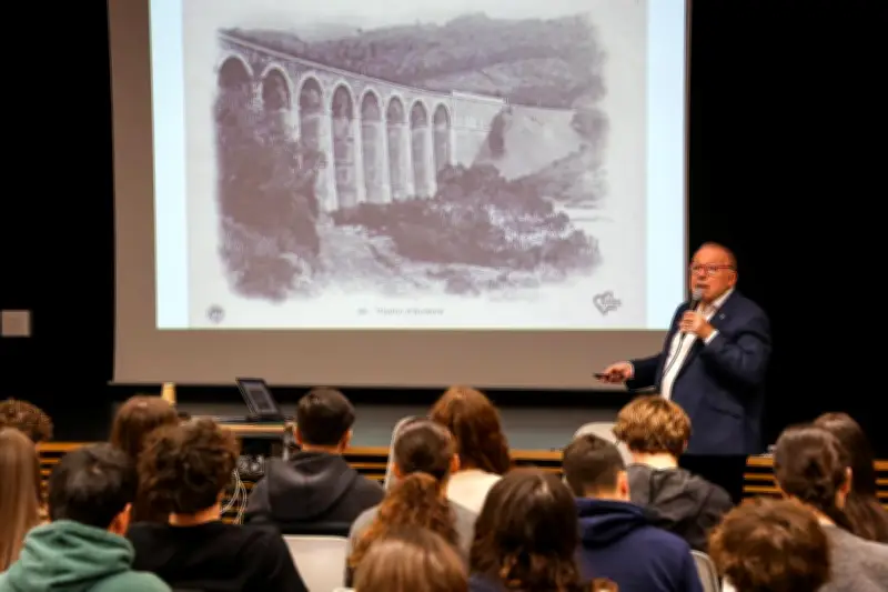 Anthéor 1944 : l'historien Alain Dubreuil raconte aux collégiens les blessures de guerre du quartier