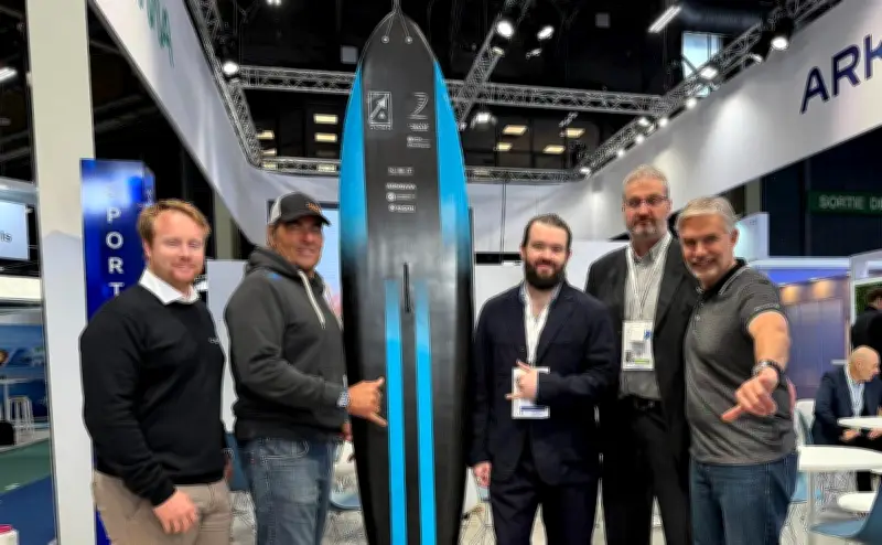 Antoine Albeau reçoit une planche révolutionnaire pour battre le record mondial de vitesse