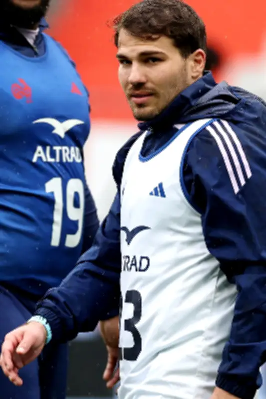 Antoine Dupont face aux Anglais après son match raté en Écosse