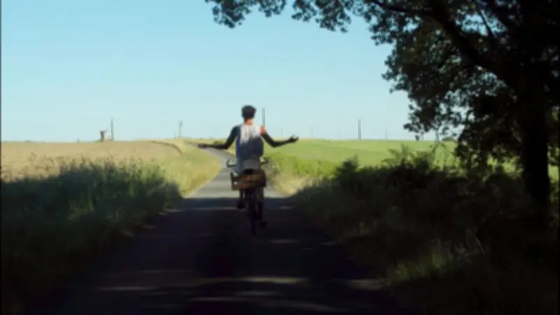 Antoine Vasquez explore la transformation gay en milieu rural dans 'Pédale Rurale'