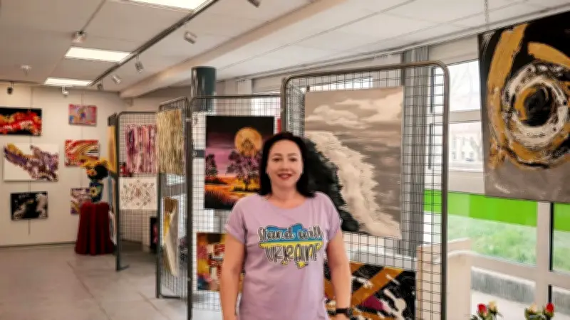 Antonina Stus : l'art abstrait comme exutoire pour une réfugiée ukrainienne en Aveyron
