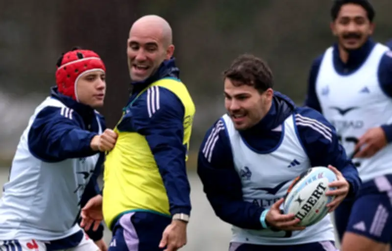 Après la défaite en Écosse, le XV de France se recentre pour le choc face à l'Angleterre