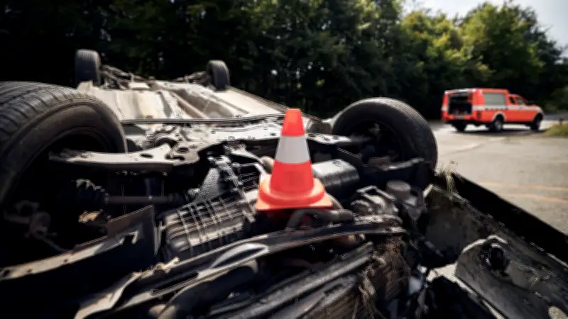 Ardèche : une automobiliste tuée dans une collision avec un bus scolaire sur la RD 86