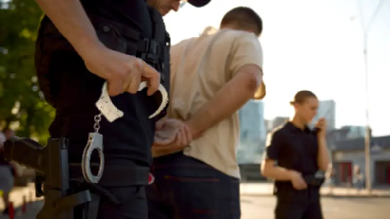 Arrestation conjointe du GIGN et du FBI pour un vol de 40 millions d'euros en cryptomonnaies