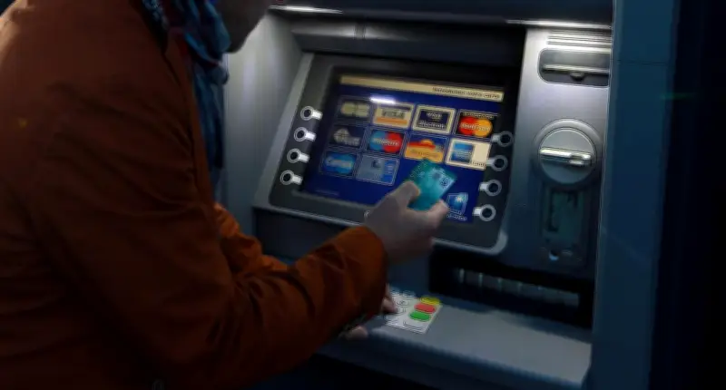 Arrestation d'un escroc sur un parking en Gironde après une arnaque à un octogénaire aveyronnais