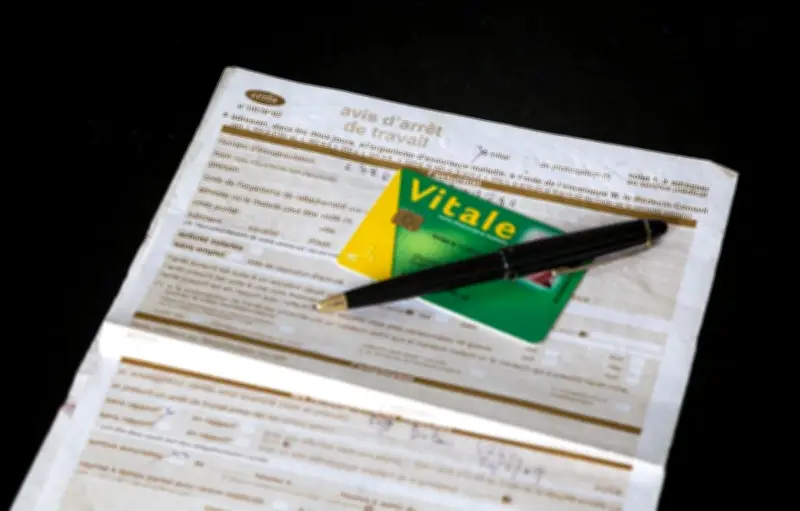 Arrêt de travail : la Cour de cassation exige une autorisation médicale pour toute activité