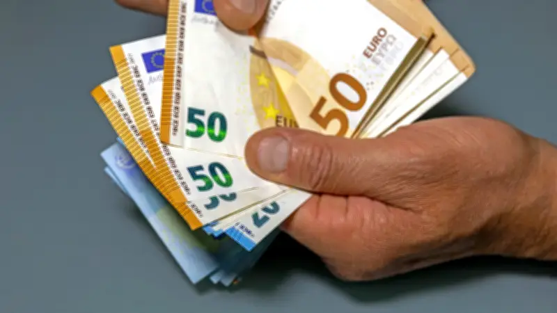 Arrêt maladie et bénévolat : un Occitan doit rembourser 5 500 € à la Sécu