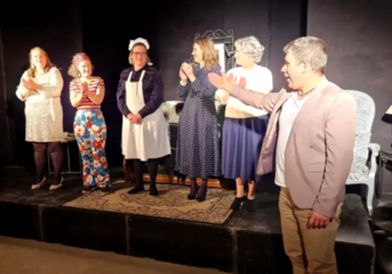 ArtComédie captive Aubiac avec sa pièce policière interactive 'Kikiatué'