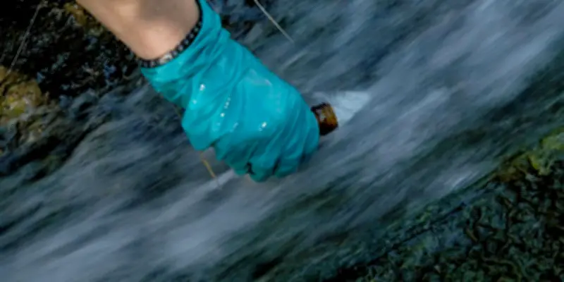 Arte révèle l'empoisonnement silencieux par les PFAS, les polluants éternels omniprésents