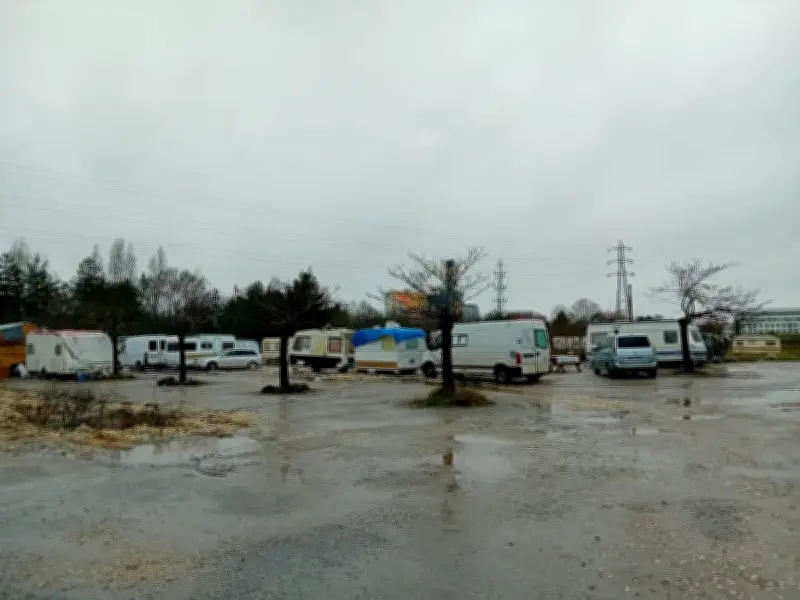 Artigues-près-Bordeaux : les familles roms évacuent avant l'expulsion