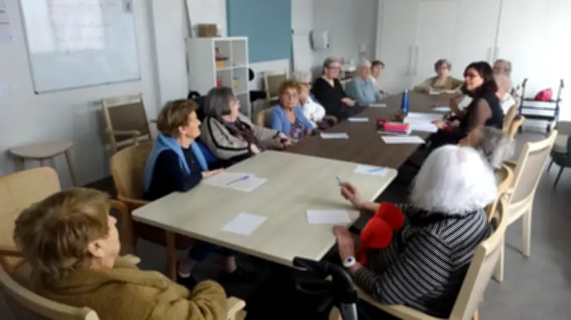 Atelier d'écriture en Ehpad : un projet innovant pour stimuler les résidents