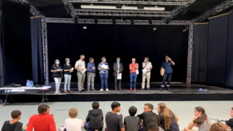 Ateliers citoyens pour jeunes à Saint-Ambroix : une formation enrichissante