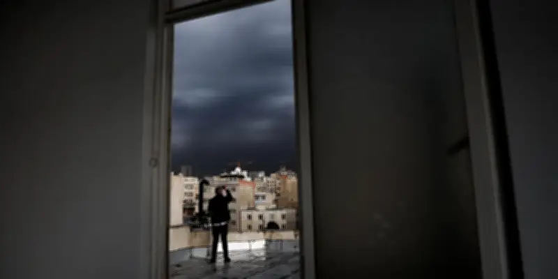 Attaque israélienne sur des dépôts pétroliers en Iran : fumée noire sur Téhéran