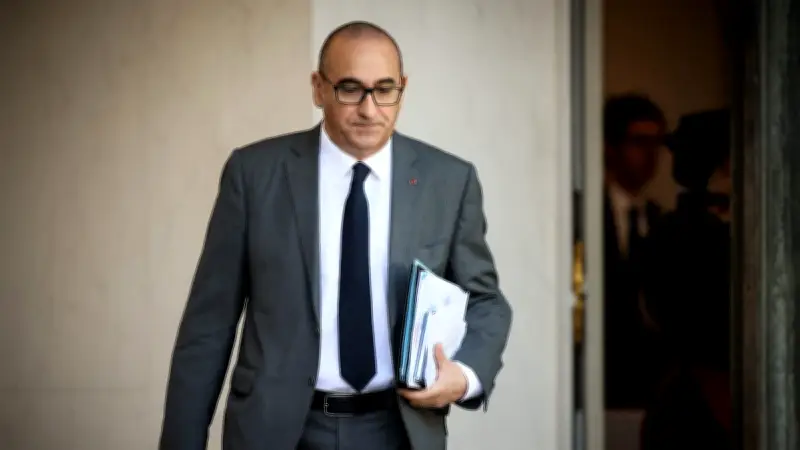 Attentat déjoué à Paris : le ministre de l'Intérieur établit un lien avec la guerre au Moyen-Orient