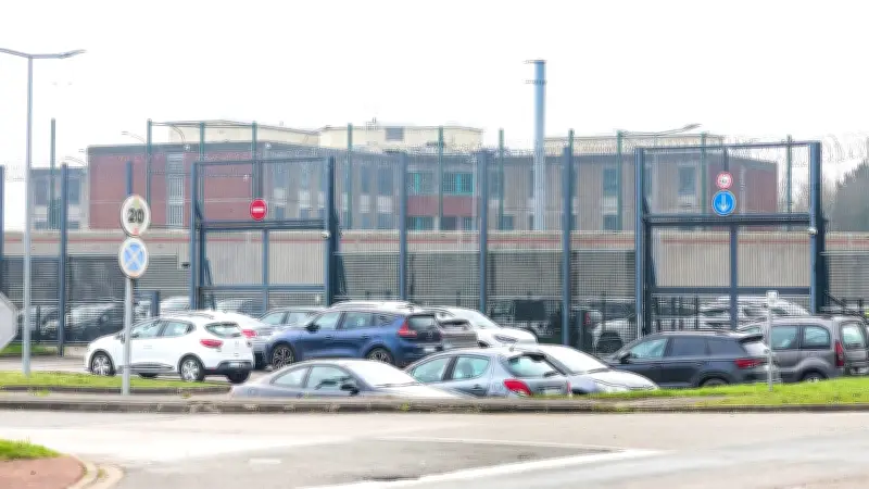 Attentat déjoué près d'une prison du Pas-de-Calais : deux suspects arrêtés avec drapeau de Daech