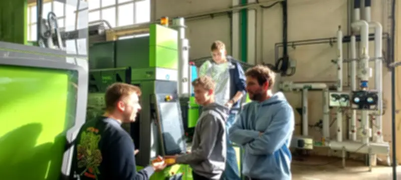 Au lycée Dassault, les étudiants en plasturgie innovent avec des matériaux biosourcés et du recyclage