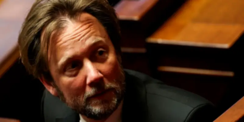 Au PS, Boris Vallaud intensifie son offensive contre Olivier Faure et exige un vote des militants