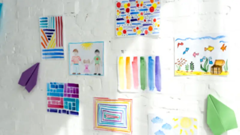 Australie : une école en faillite vend les dessins d'enfants à 1 200 euros