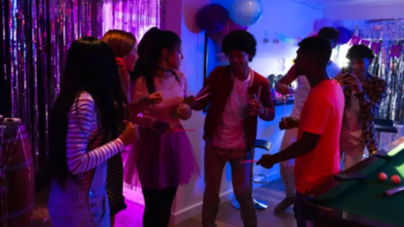 Australie : une fête d'anniversaire dégénère, 500 adolescents non invités expulsés par la police