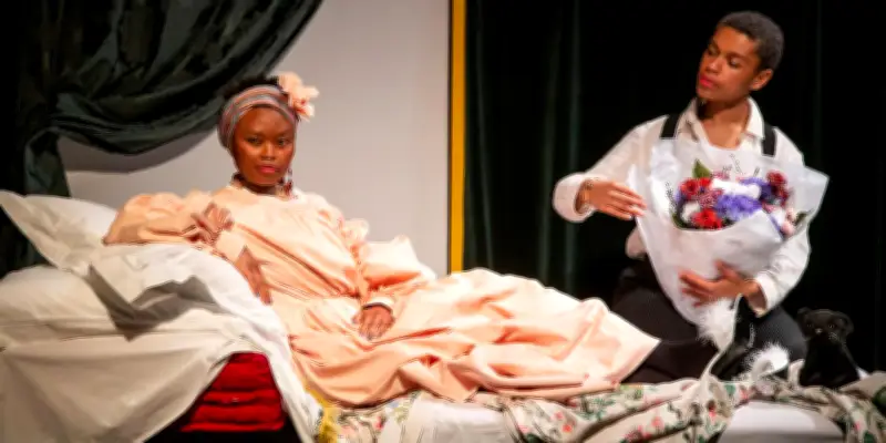 Avril au Théâtre : 18 Spectacles à Réserver d'Urgence