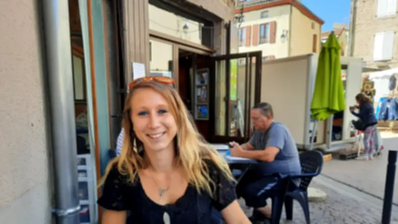 Aymeline Fabregat, livreuse éclair à Langogne, prépare son avenir dans l'élevage