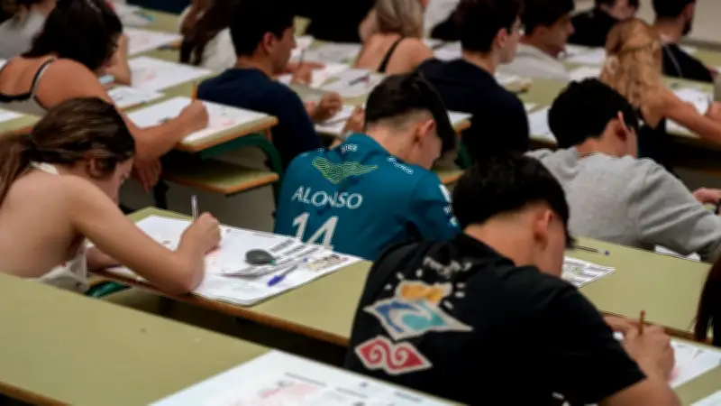 Bac 2025 : soupçonnée de triche à l'IA, Nina obtient finalement son diplôme