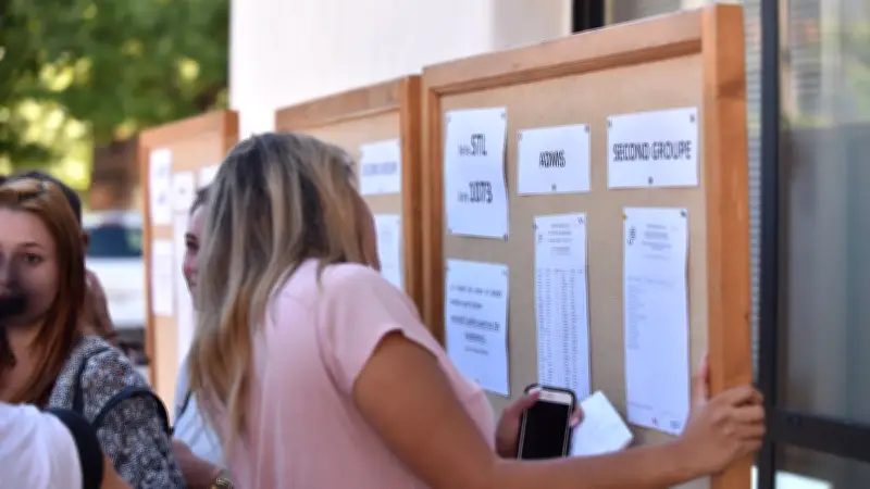 Bac avec 20,32/20, major de Polynésie, mais toujours sans place en prépa