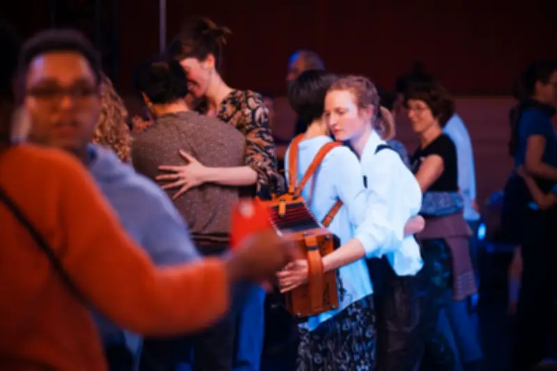 Bal Magnétique : un spectacle itinérant qui sillonne la France avec un aimant supraconducteur