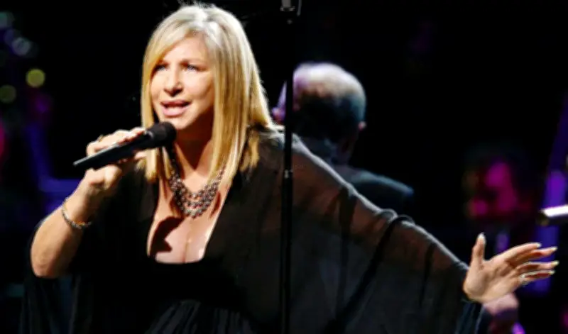 Barbra Streisand honorée d'une Palme d'or à Cannes, couronnant une carrière légendaire