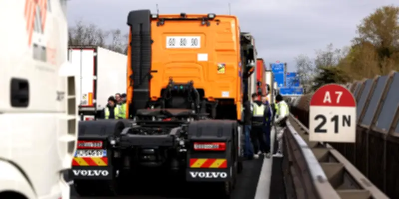 Barrage filtrant sur l'A7 : les routiers protestent contre la hausse des prix du carburant