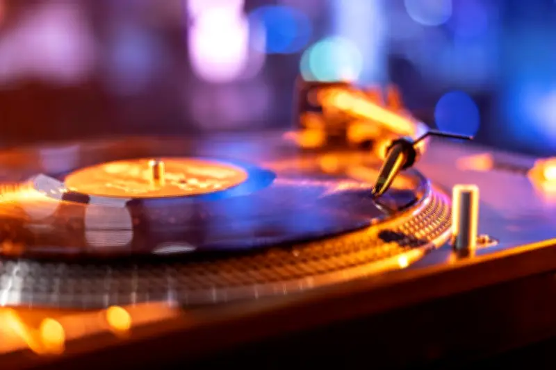 Bars audiophiles et sessions d'écoute : la quête de l'expérience musicale parfaite