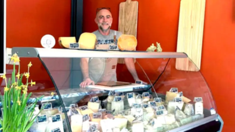 Bastien Boniol ouvre La Fromangerie à Servian, un hommage au fromage et à l'esprit d'équipe