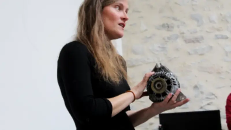 Belvezet : La médiathèque se transforme en atelier de mécanique avec l'association Les Déculassées