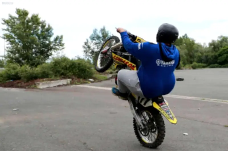 Bergerac : un rodéo urbain provoque une collision, pas une agression selon Sud Ouest